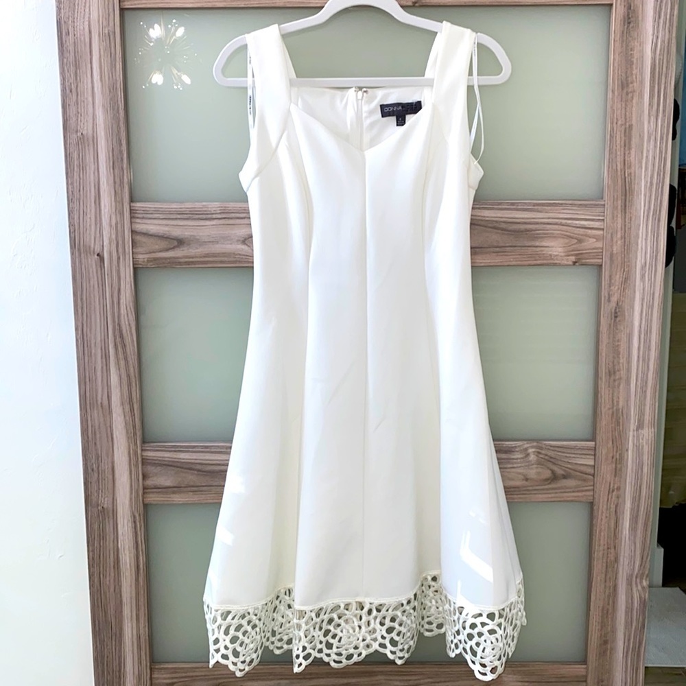 Donna Ricco white neoprene dress w/ crochet trim at bottom. Skater style. Size 4